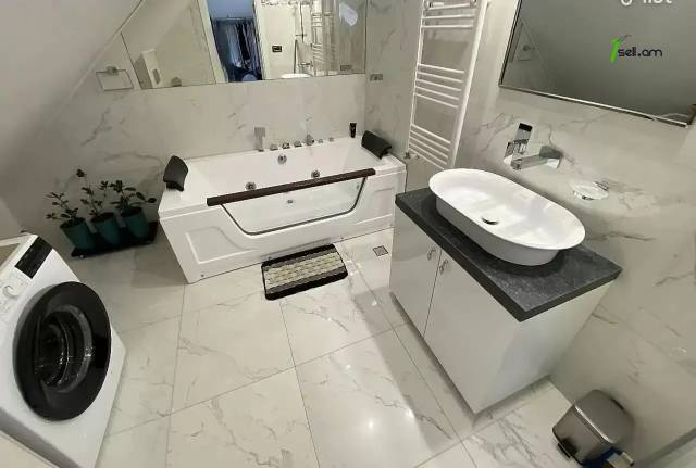 4 սենյականոց բնակարան նորակառույց շենքում Վերին Անտառային փողոցում, 146 ք.մ., 2 սանհանգույց