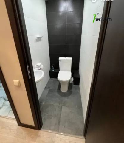 3 սենյականոց բնակարան Աբովյան փողոցում, 85 ք.մ., բարձր առաստաղներ, կապիտալ վերանորոգված, քարե շենք