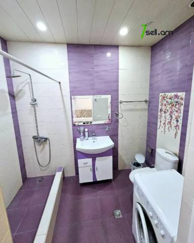 Երեք հարկանի քարե տուն Սասունցի Դավիթ փողոցում Էրեբունիում, 200 ք.մ., 3+ սանհանգույց