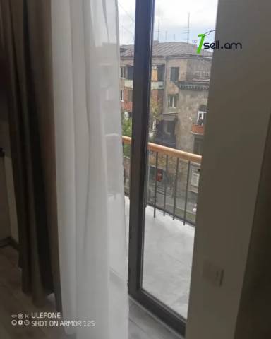 2 սենյականոց բնակարան Կոմիտասի պողոտայում, 57 ք.մ., նախավերջին հարկ, կապիտալ վերանորոգված, քարե շենք