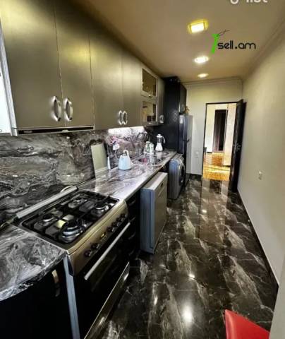 3 սենյականոց բնակարան Դավիթ Մալյան փողոցում, 79 ք.մ., եվրովերանորոգված, քարե շենք