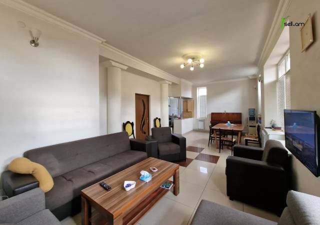 Երկու հարկանի քարե տուն Մելքումովի փողոցում Դավիթաշենում, 400 ք.մ., 2 սանհանգույց