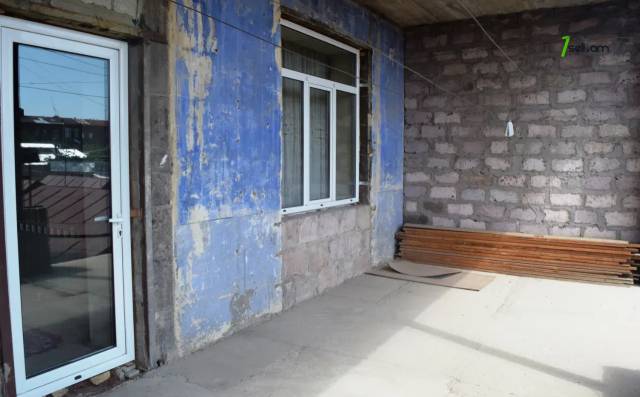 5 սենյականոց բնակարան Ավետիք Իսահակյանի փողոցում, 227 ք.մ., 2 սանհանգույց, բարձր առաստաղներ