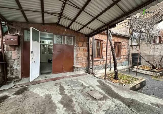 Մեկ հարկանի քարե տուն Քեռու փողոցում Արաբկիրում, 520 ք.մ.