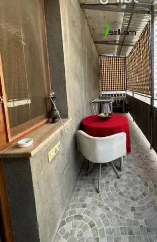 3 սենյականոց բնակարան Պարույր Սևակի փողոցում, 68 քմ, 4/6 հարկ, եվրովերանորոգված, քարե շենք