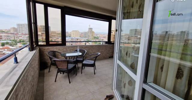 Ընդարձակ 3 սենյականոց բնակարան նորակառույց շենքում Նաիրի Զարյան փողոցում, 175 քմ, 12/16 հարկ