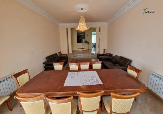 Մեկ հարկանի քարե տուն Խաչատուր Աբովյանի 27-րդ փողոցում Ավանում, 1000 ք.մ., 2 սանհանգույց