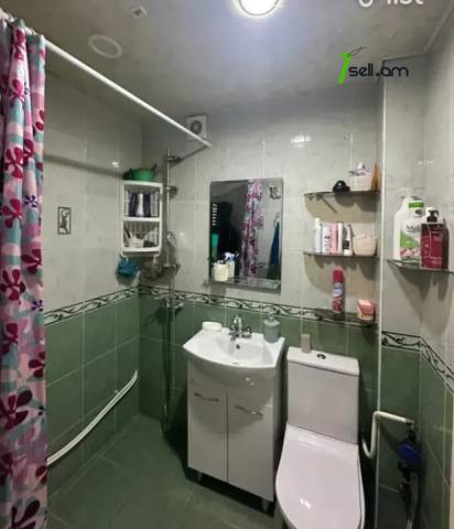 4 սենյականոց բնակարան Լվովյան փողոցում, 60 ք.մ., 2/5 հարկ, բարձր առաստաղներ, եվրովերանորոգված