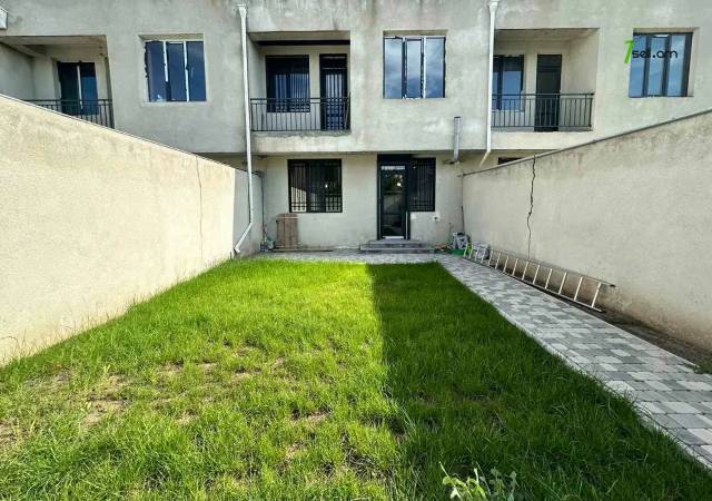 Երկու հարկանի քարե թաունհաուզ Էրեբունու փողոցում Էրեբունիում, 205 քմ, 2 սանհանգույց