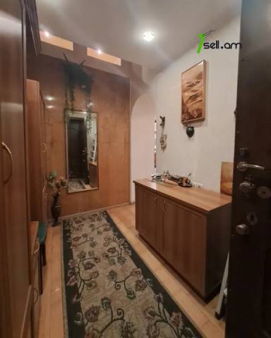 2 սենյականոց բնակարան Մարշալ Բաղրամյան պողոտայում, 67 ք.մ., կապիտալ վերանորոգված, քարե շենք
