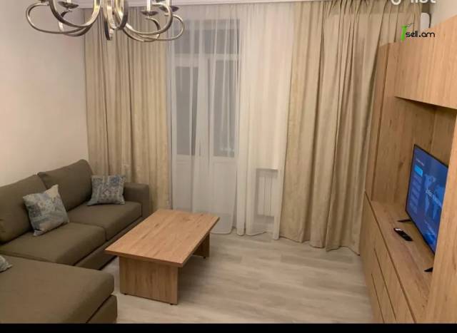 2 սենյականոց բնակարան Արցախի պողոտայում, 55 ք.մ., բարձր առաստաղներ, մի քանի պատշգամբ, 3/5 հարկ