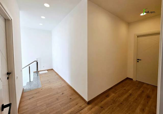 Երկու հարկանի քարե տուն, Վահագնի Թաղամաս Աջափնյակում, 800 ք.մ., 3+ սանհանգույց