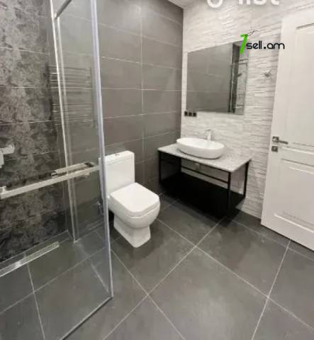 Երեք հարկանի տուն, Դուրյան թաղամաս Ավանում, 401 ք.մ., 3+ սանհանգույց, դիզայներական ոճով վերանորոգված