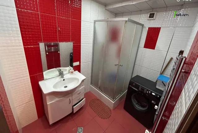 3 սենյականոց բնակարան Ադոնցի փողոցում, 80 ք.մ., 13/15 հարկ, մասնակի վերանորոգում