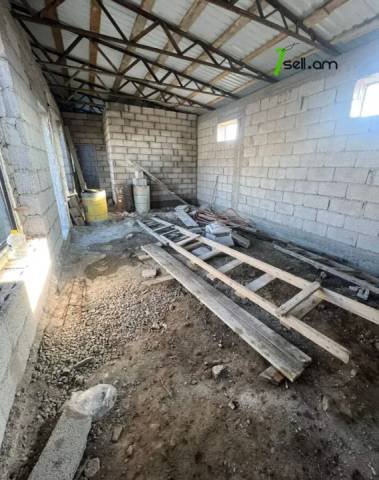 Մեկ հարկանի քարե տուն 13-րդ փողոցում Պտղնիում, 80 ք.մ., 2 սանհանգույց, եվրովերանորոգված