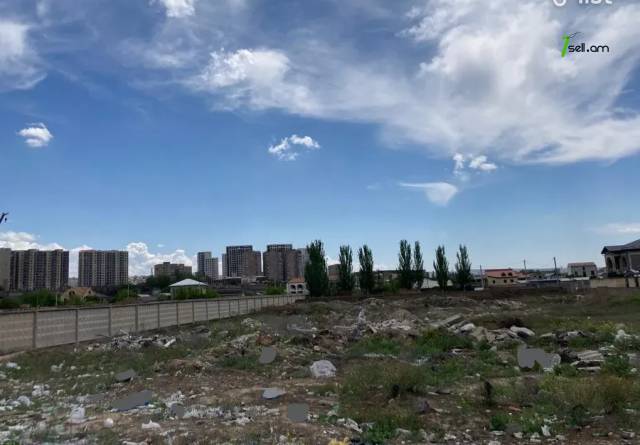 Հողատարածք բնակելի շինությունների համար Թաիրովի փողոցում կենտրոնում, 1000 քմ