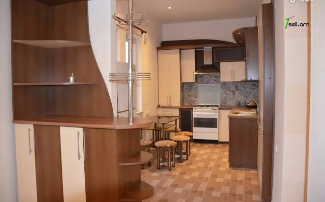 3 սենյականոց բնակարան Նար-Դոսի փողոցում, 90 ք.մ., 2 սանհանգույց, բարձր առաստաղներ, նախավերջին հարկ