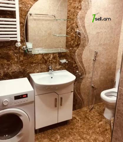2 սենյականոց բնակարան Կոմիտասի պողոտայում, 58 ք.մ., 3/5 հարկ, կապիտալ վերանորոգված, քարե շենք