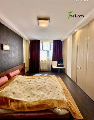 3 սենյականոց բնակարան Սայաթ-Նովայի պողոտայում, 112 քմ, նախավերջին հարկ, եվրովերանորոգված, քարե շենք