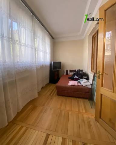 3 սենյականոց բնակարան, Դավթաշեն 3-րդ թաղամաս, 101 քմ, 1/9 հարկ, 2 սանհանգույց, մասնակի վերանորոգում