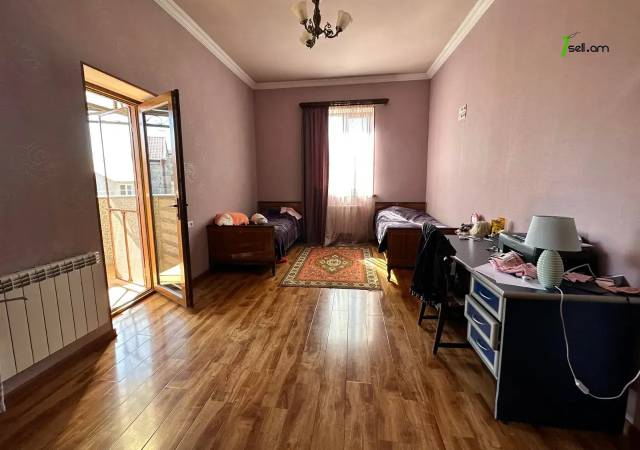 Երեք հարկանի քարե տուն, Նոյ թաղամաս Մալաթիա Սեբաստիայում, 360 ք.մ., 3+ սանհանգույց