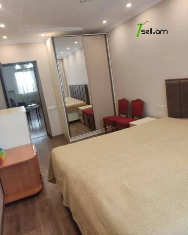 3 սենյականոց բնակարան Լենինգրադյան փողոցում, 78 ք.մ., կապիտալ վերանորոգված, քարե շենք