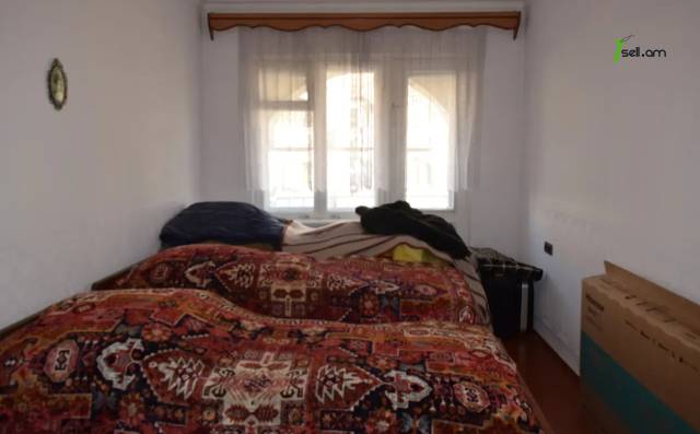 4 սենյականոց բնակարան Պարույր Սևակի փողոցում, 98 ք.մ., նախավերջին հարկ, մի քանի պատշգամբ