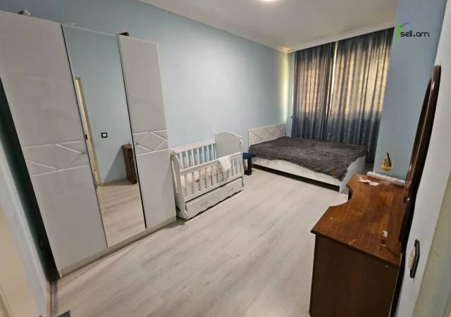 Երկու հարկանի քարե տուն Էրեբունու փողոցում Էրեբունիում, 500 ք.մ., 2 սանհանգույց