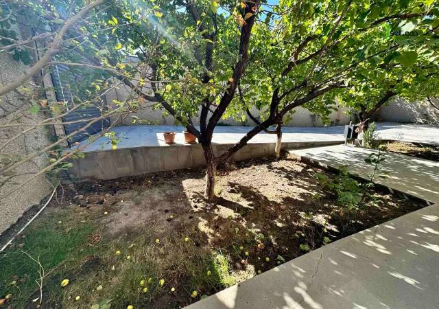 Երեք հարկանի քարե տուն, Նոյ թաղամաս Մալաթիա Սեբաստիայում, 360 ք.մ., 3+ սանհանգույց