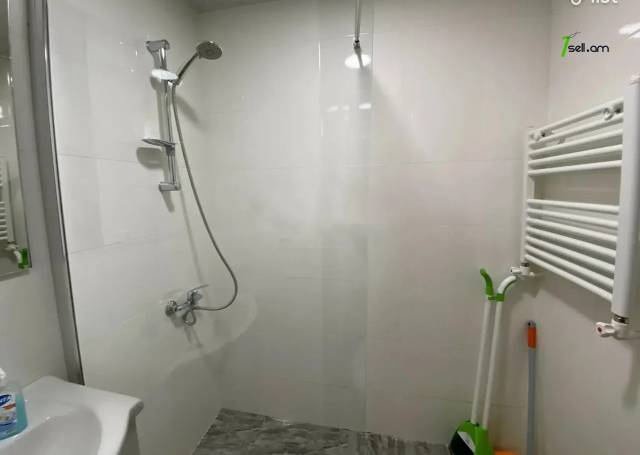 2 սենյականոց բնակարան Կոմիտասի պողոտայում, 40 ք.մ., 1/5 հարկ, դիզայներական ոճով վերանորոգված