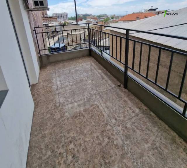 4 սենյականոց բնակարան Նիկոլ Դումանի փողոցում, 130 ք.մ., 4/14 հարկ, կապիտալ վերանորոգված