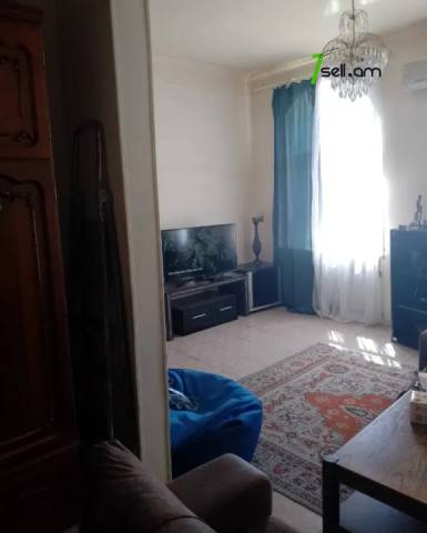 1 սենյականոց բնակարան Թումանյան փողոցում, 50 ք.մ., կապիտալ վերանորոգված, քարե շենք