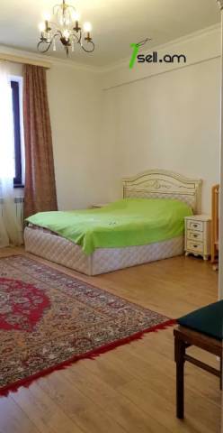 Երկու հարկանի քարե տուն Նվեր Սաֆարյան փողոցում Ավանում, 600 ք.մ., 3+ սանհանգույց