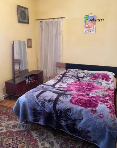 Մեկ հարկանի քարե տուն Աղասի Խանջյանի փողոցում Հրազդանում, 113 ք.մ., մեծ հողամաս