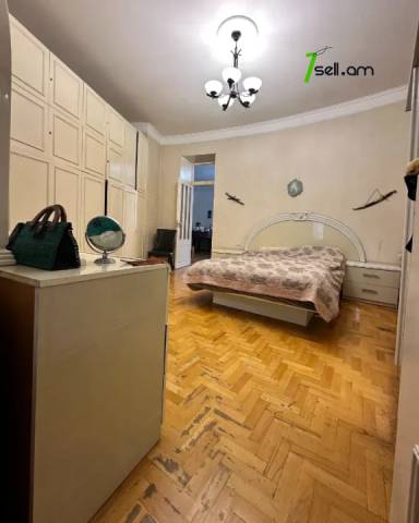 3 սենյականոց բնակարան Տերյան փողոցում, 140 ք.մ., բարձր առաստաղներ, 2/4 հարկ, քարե շենք