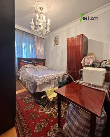 3 սենյականոց բնակարան Պարույր Սևակի փողոցում, 80 ք.մ., 3/5 հարկ, կապիտալ վերանորոգված, քարե շենք