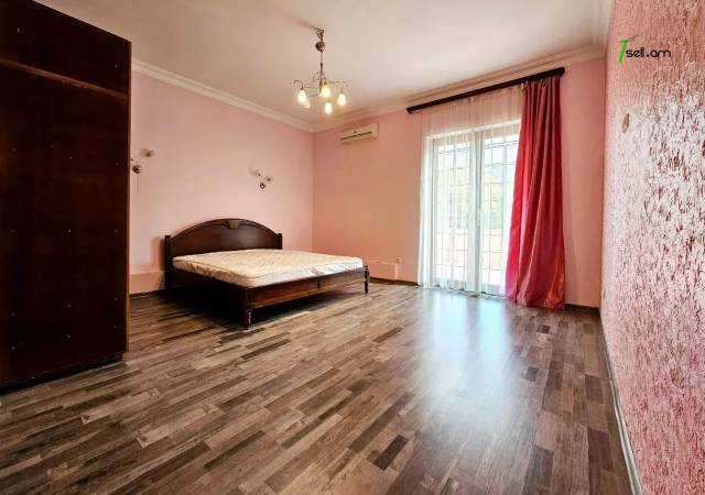 Երկու հարկանի քարե տուն Սևաստոպոլյան փողոցում Արաբկիրում, 572 ք.մ., 3+ սանհանգույց