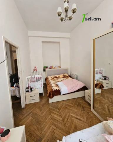 3 սենյականոց բնակարան Ղազարոս Աղայան փողոցում, 100 ք.մ., բարձր առաստաղներ, 1/4 հարկ