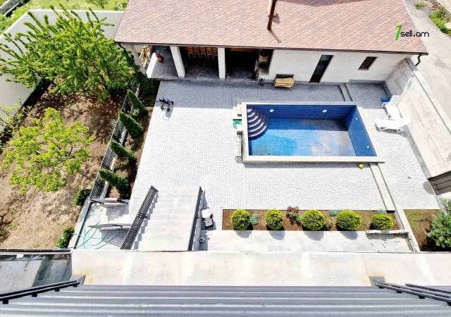 Չորս հարկանի տուն Առինջի 21-րդ փողոցում Առինջում, 950 ք.մ., 3+ սանհանգույց