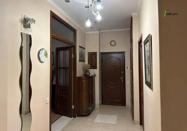 3 սենյականոց բնակարան Պուշկինի փողոցում, 106 ք.մ., 2 սանհանգույց, բարձր առաստաղներ, մի քանի պատշգամբ