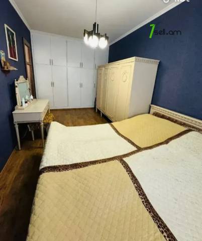 4 սենյականոց բնակարան Ազատության պողոտայում, 109 ք.մ., 2/5 հարկ, կապիտալ վերանորոգված, քարե շենք