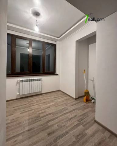 2 սենյականոց բնակարան Արամ Խաչատրյանի փողոցում, 45 ք.մ., 2/5 հարկ, կապիտալ վերանորոգված, քարե շենք