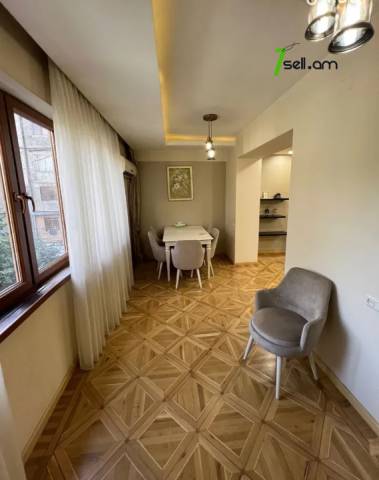 3 սենյականոց բնակարան Տպագրիչների փողոցում, 90 ք.մ., 2/4 հարկ, 2 սանհանգույց, բարձր առաստաղներ
