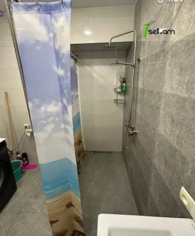 2 սենյականոց բնակարան Արամ Խաչատրյան փողոցում, 55 ք.մ., մի քանի պատշգամբ, նախավերջին հարկ