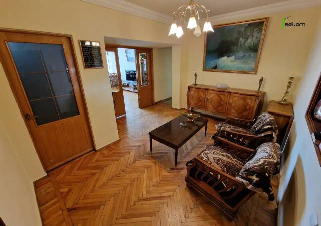 3 սենյականոց բնակարան Վիկտոր Համբարձումյանի փողոցում, 75 ք.մ., 2 սանհանգույց, 3/5 հարկ