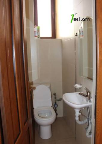 3 սենյականոց բնակարան նորակառույց շենքում Բայրոնի փողոցում, 70 քմ, 2/5 հարկ, կապիտալ վերանորոգված