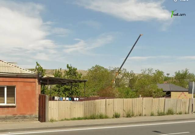 Մեկ հարկանի քարե տուն Երևանյան փողոցում Փարաքարում, 222 քմ, մասնակի վերանորոգում