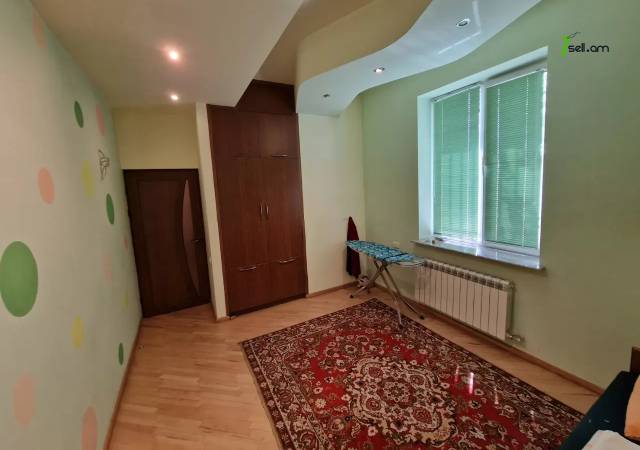 Մեկ հարկանի քարե տուն Խաչատուր Աբովյանի 27-րդ փողոցում Ավանում, 1000 ք.մ., 2 սանհանգույց