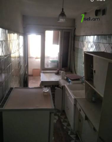 3 սենյականոց բնակարան Աշոտ Հովհաննիսյանի փողոցում, 78 ք.մ., 3/5 հարկ, բարձր առաստաղներ