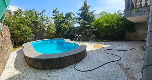 Երեք հարկանի քարե տուն Վրթանես Փափազյան փողոցում Արաբկիրում, 500 քմ, 3+ սանհանգույց